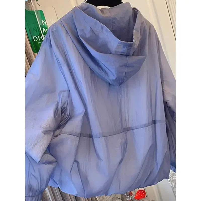 Lättviktig luvjacka i nätmaterial med dragkedja