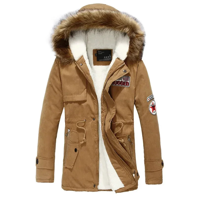 Herrparkas med luva, fuskpäls och varmt foder i brun färg