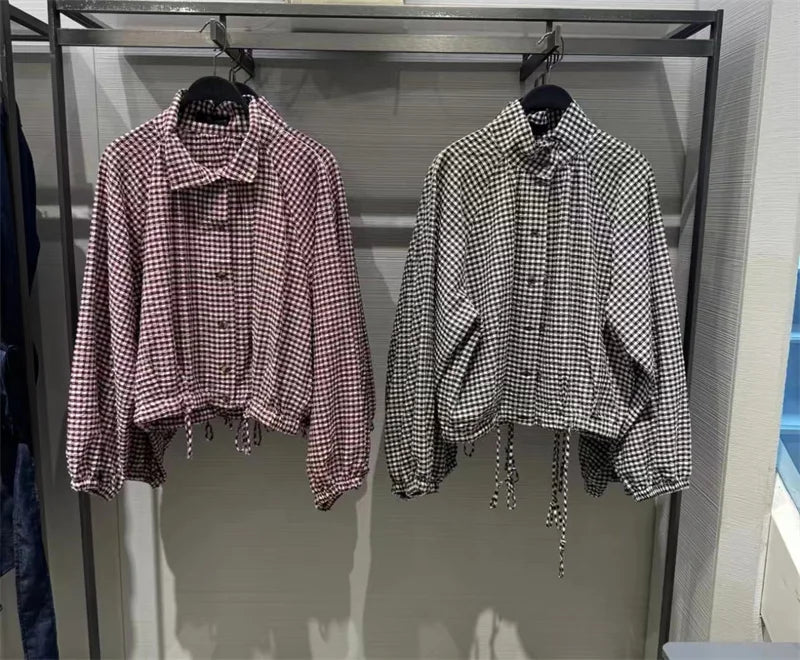 Rutig Blus med Hög Krage och Dragsko nertill
