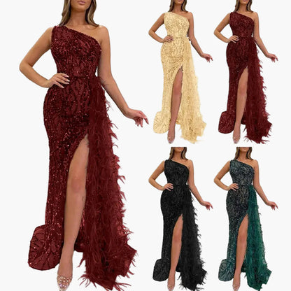 Dam Elegant Asymmetrisk Paljettklänning med Fjäderdetaljer för Fest och Galakväll