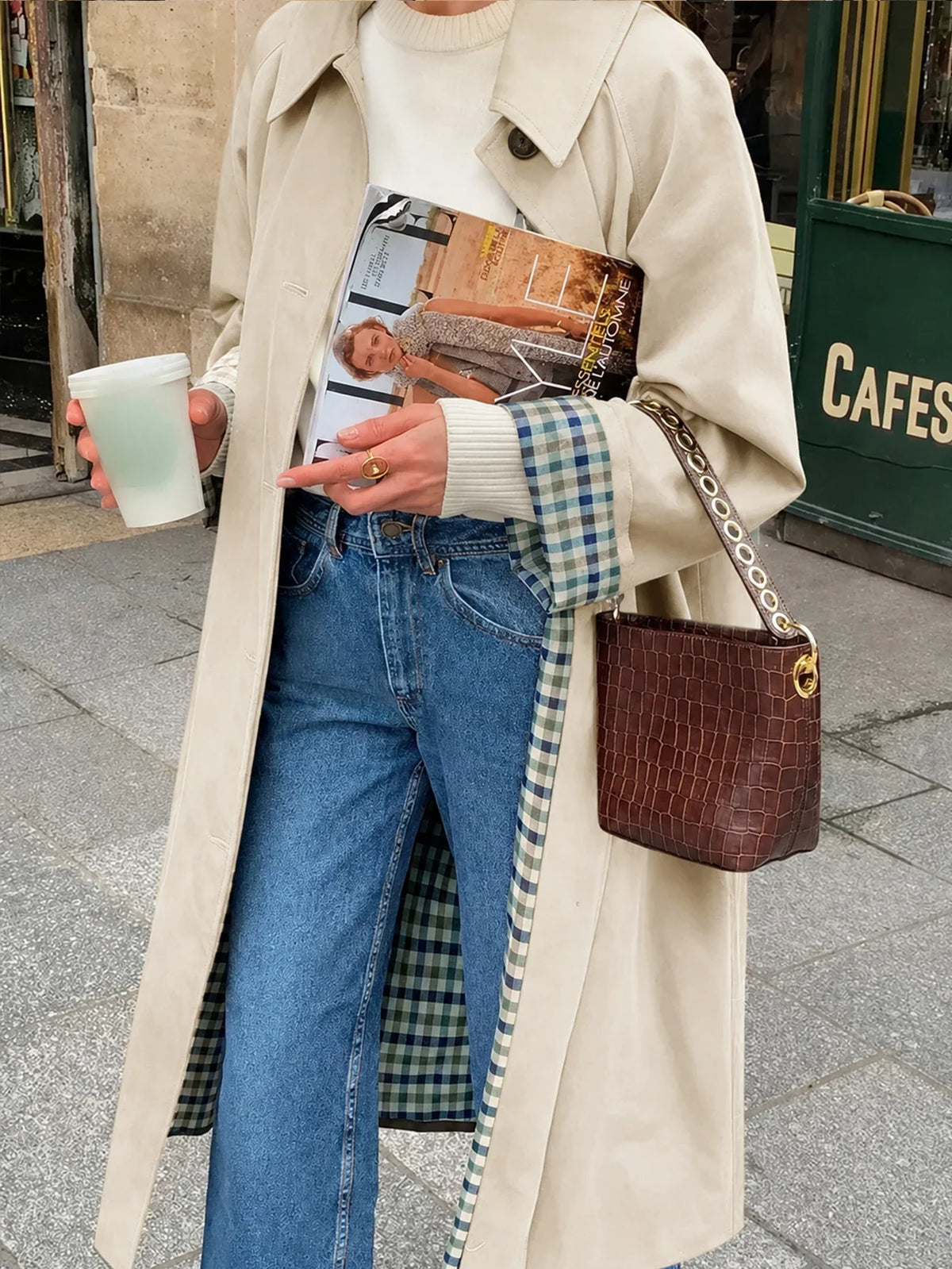 Lång trenchcoat med rutigt foder och krage