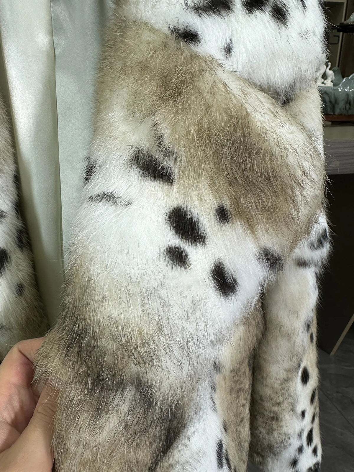 Leopardmönstrad Fuskpälsjacka Vinter Beige Vit med Svarta Fläckar för Dam