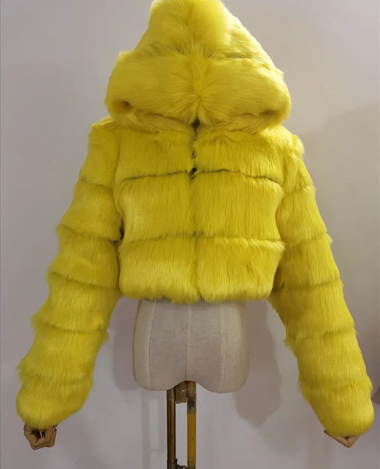 Kort pälsjacka med huva, mjukt material, flera färger