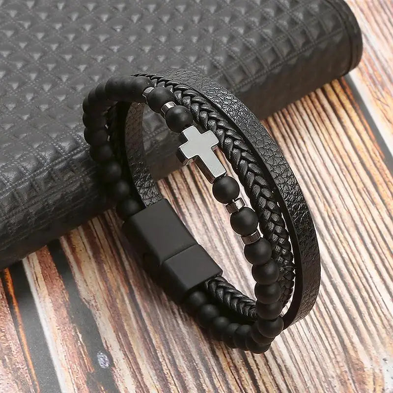 Herrarmband i flätad konstläderstil med graveringsbar detalj – Trendigt accessoar för vardag och fest
