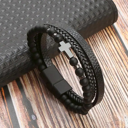 Herrarmband i flätad konstläderstil med graveringsbar detalj – Trendigt accessoar för vardag och fest