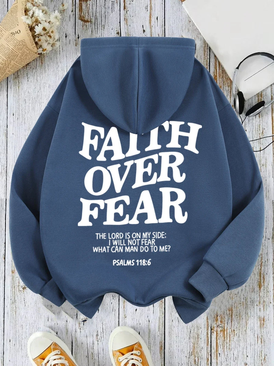 Hoodie med "Faith Over Fear" tryck och text, långärmad huvtröja