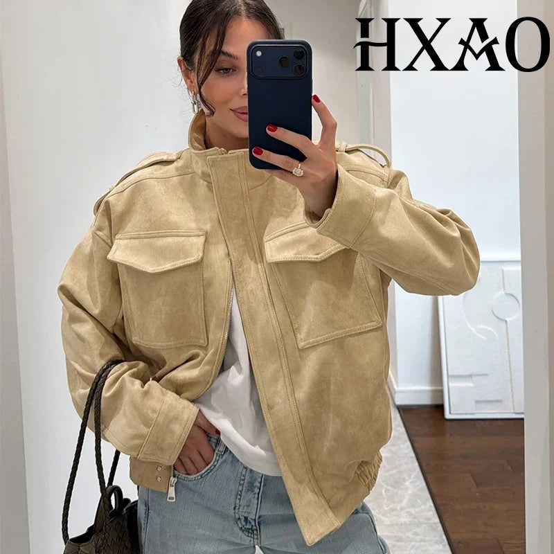 Unisex jacka med hög krage och bröstfickor