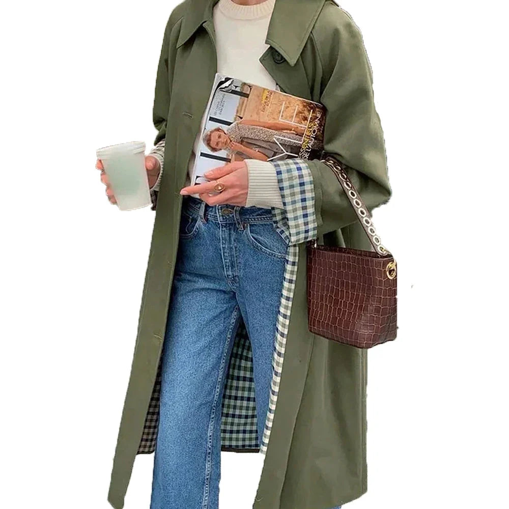 Lång trenchcoat med rutigt foder och krage