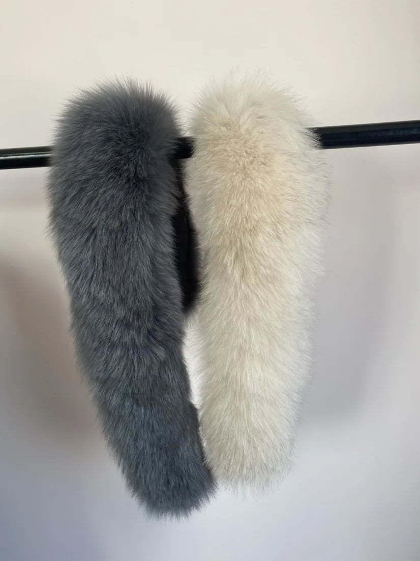 Elegant damkappa med huva och pälsimitation, knytband i midjan