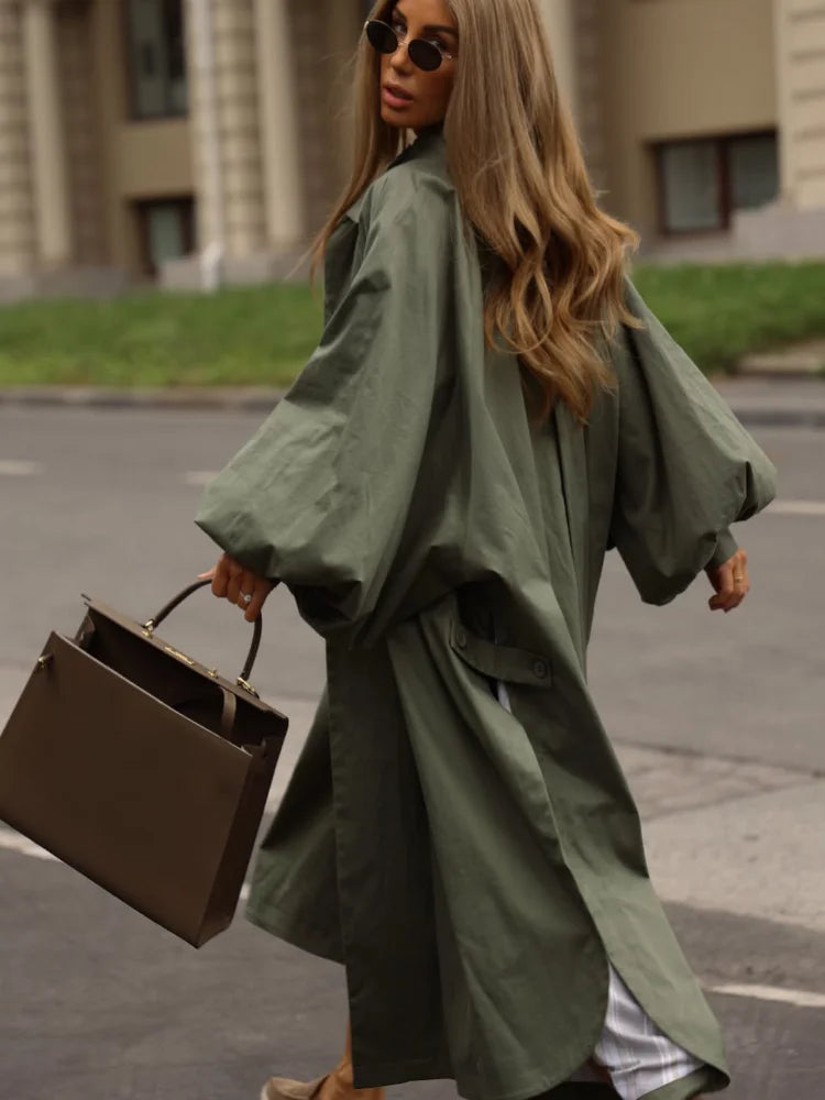 Lång trenchcoat för dam med ståkrage och ballongärm