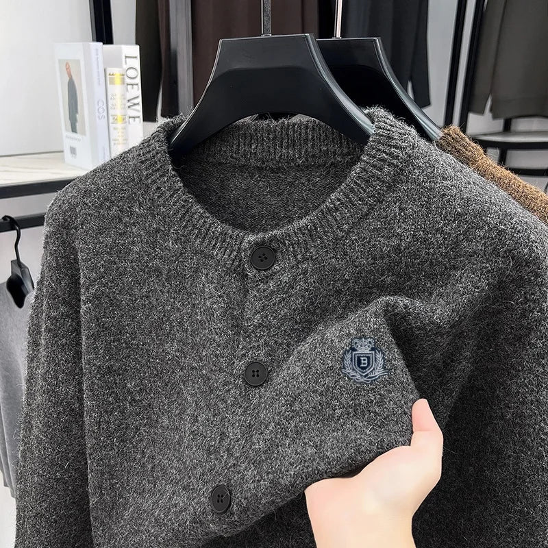 Herr kofta med rund hals och knappar, mysig stickad tröja i enfärgad design