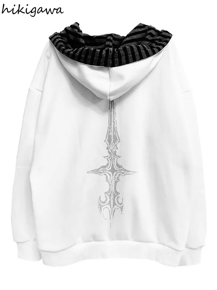 Svart hoodie med dragkedja och vit/grå grafisk design