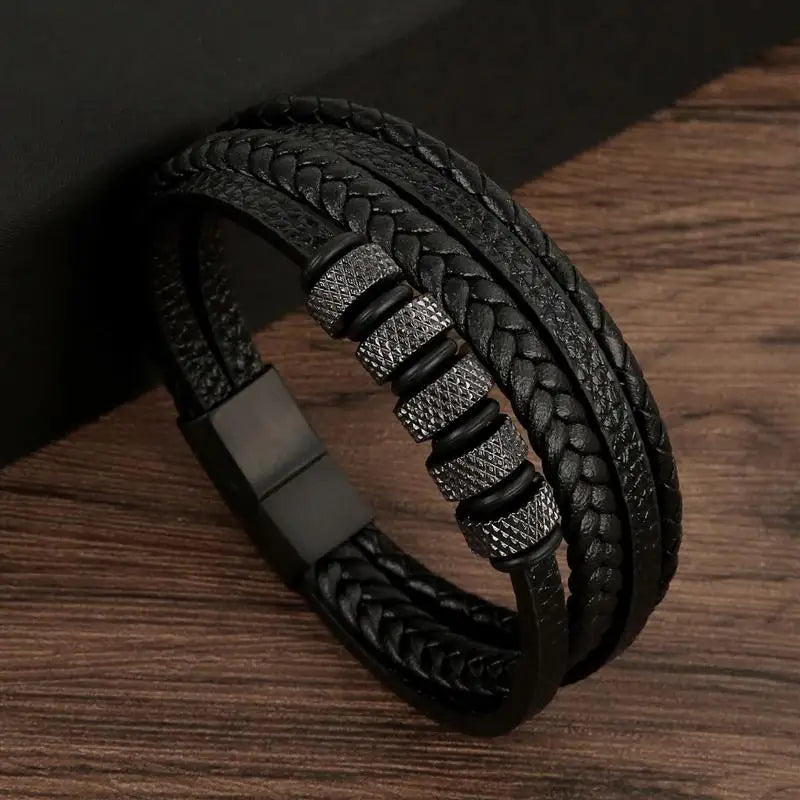 Herrarmband i flätad konstläderstil med graveringsbar detalj – Trendigt accessoar för vardag och fest