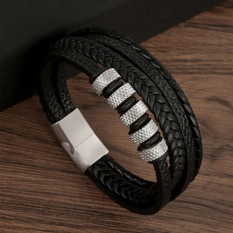 Herrarmband i flätad konstläderstil med graveringsbar detalj – Trendigt accessoar för vardag och fest