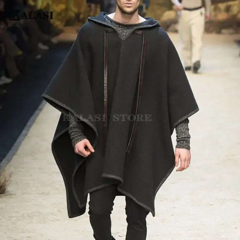 Svart Poncho med Huva och Kontrasterande Detaljer