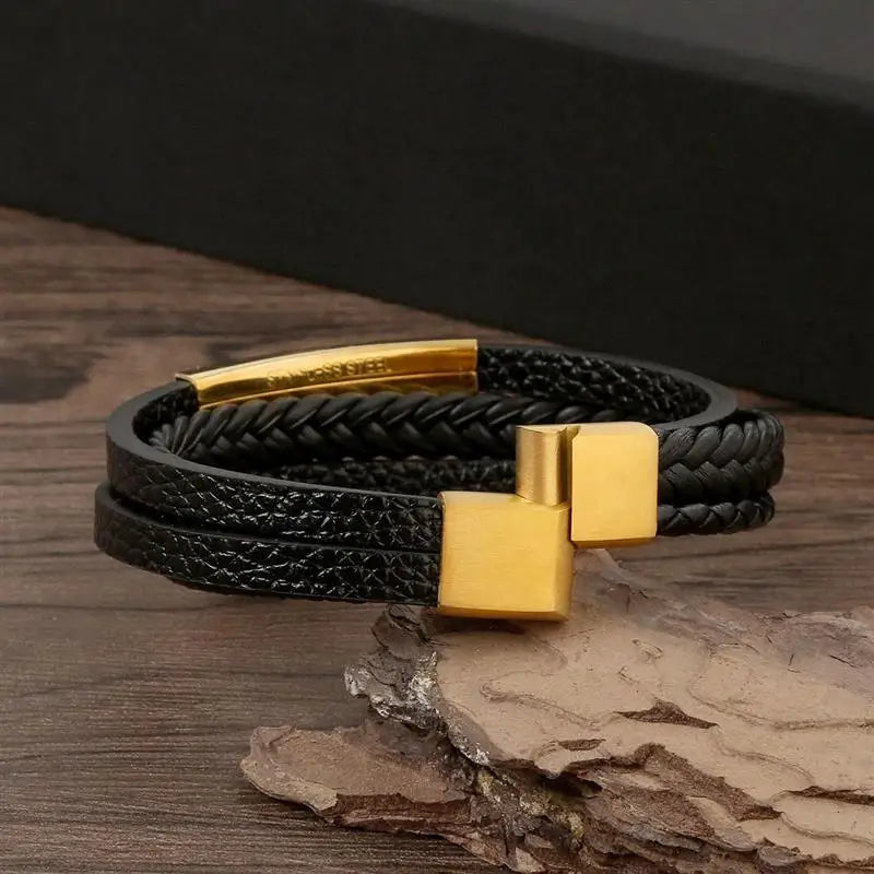 Herrarmband i flätad konstläderstil med graveringsbar detalj – Trendigt accessoar för vardag och fest