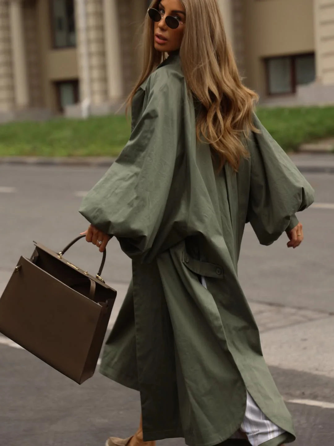 Lång trenchcoat för dam med ståkrage och ballongärm