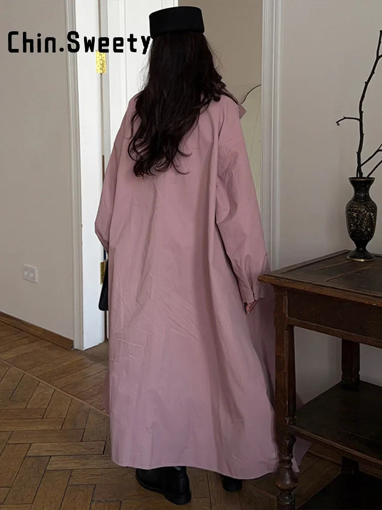 Lång trenchcoat med hög krage och puffärmar för dam