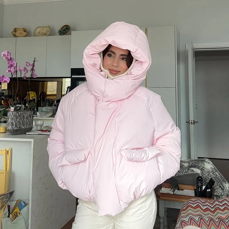 Kort pufferjacka med luva och hög krage, oversized design