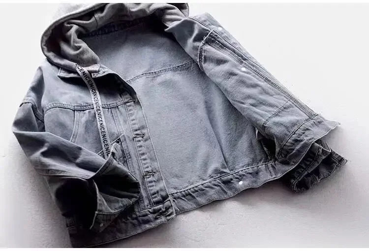 Blå denimjacka med grå avtagbar luva, lös passform