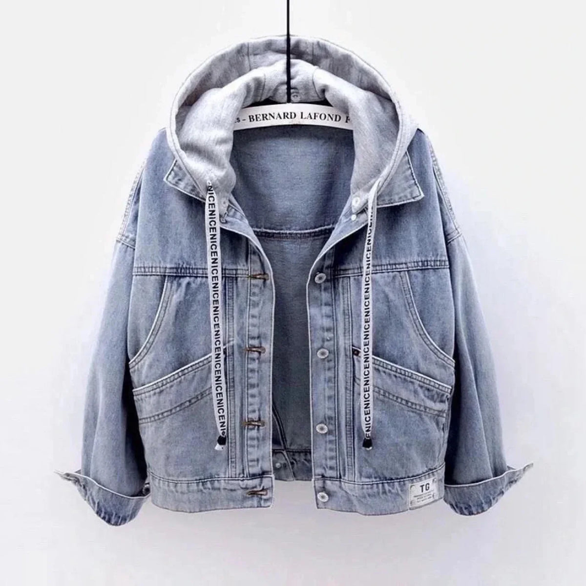 Blå denimjacka med grå avtagbar luva, lös passform