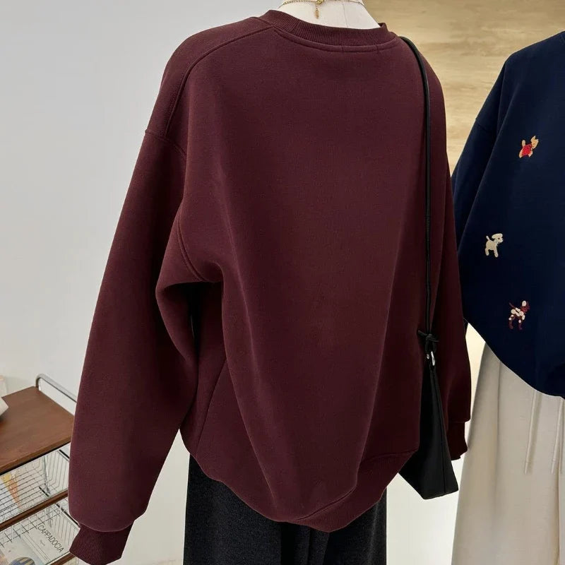 Mjukiströja med djurbroderier rund hals lång ärm