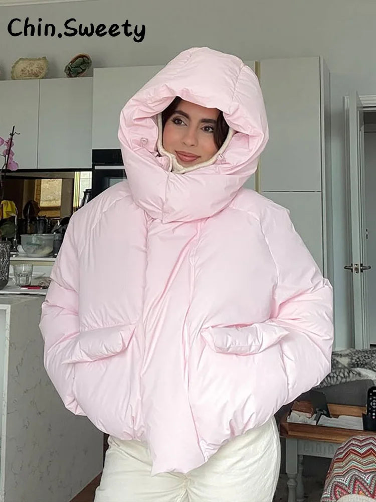 Kort pufferjacka med luva och hög krage, oversized design