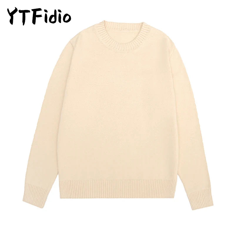 Mjukstickad tröja med rund hals i enfärgad design för dam