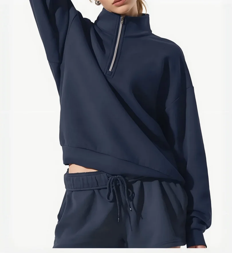 Grått set med halvzip-tröja och matchande shorts