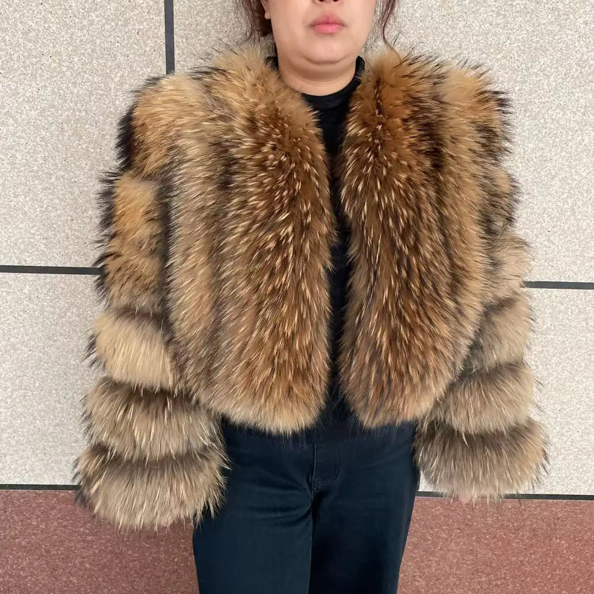 Kort fluffig fuskpälsjacka för dam, öppen design, flerfärgad