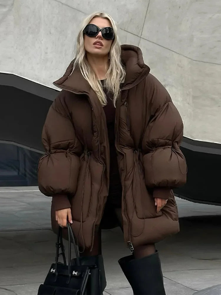 Brun Oversize Vinterjacka med Hög Krage och Dragsko