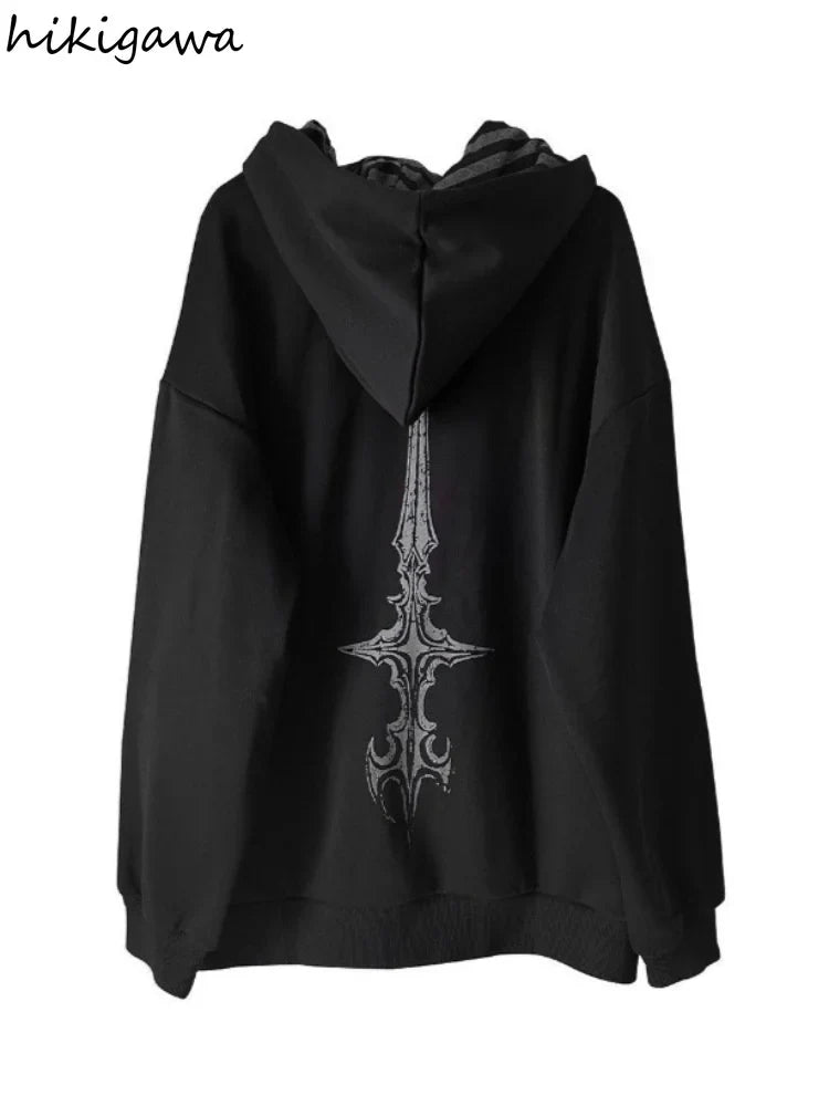 Svart hoodie med dragkedja och vit/grå grafisk design
