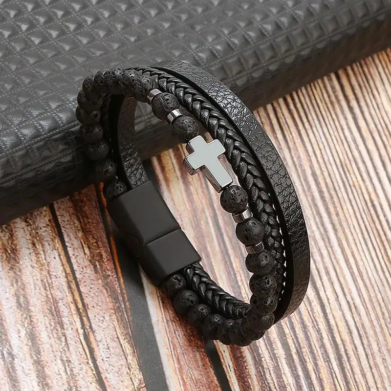 Herrarmband i flätad konstläderstil med graveringsbar detalj – Trendigt accessoar för vardag och fest