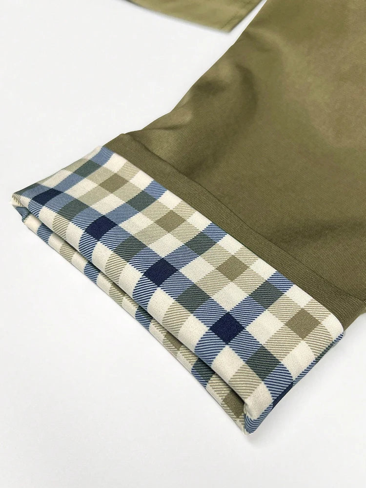 Lång trenchcoat med rutigt foder och krage