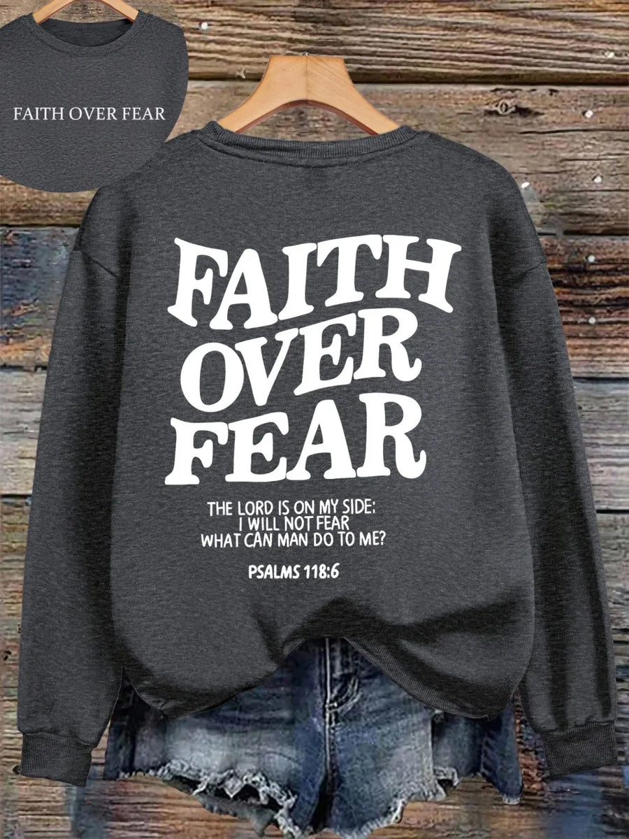 Hoodie med "Faith Over Fear" tryck och text, långärmad huvtröja