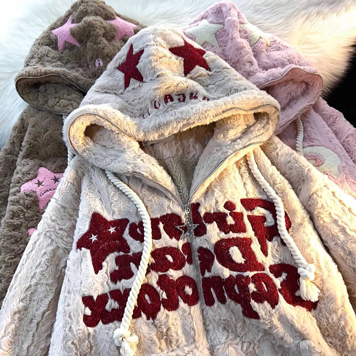 Mjuk fluffig hoodie med dragkedja och stjärnmönster