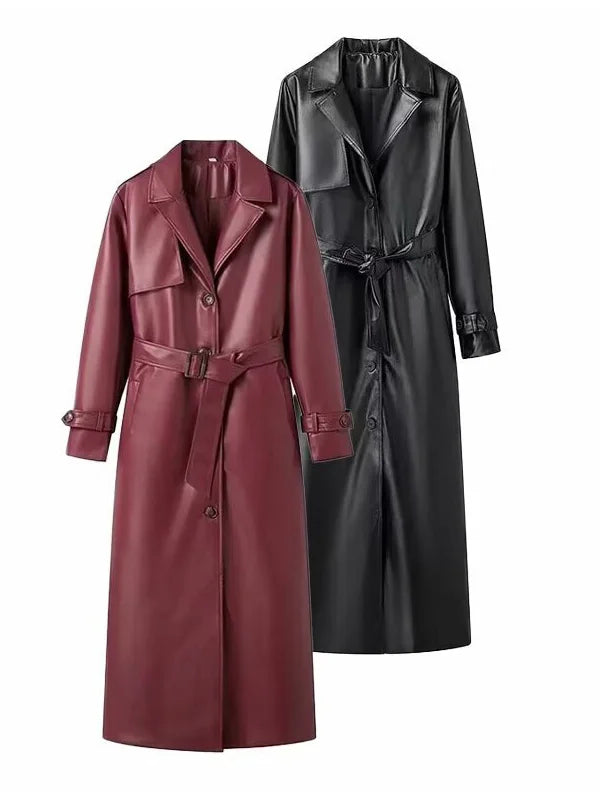 Lång trenchcoat i glansigt material med skärp, dubbla slag
