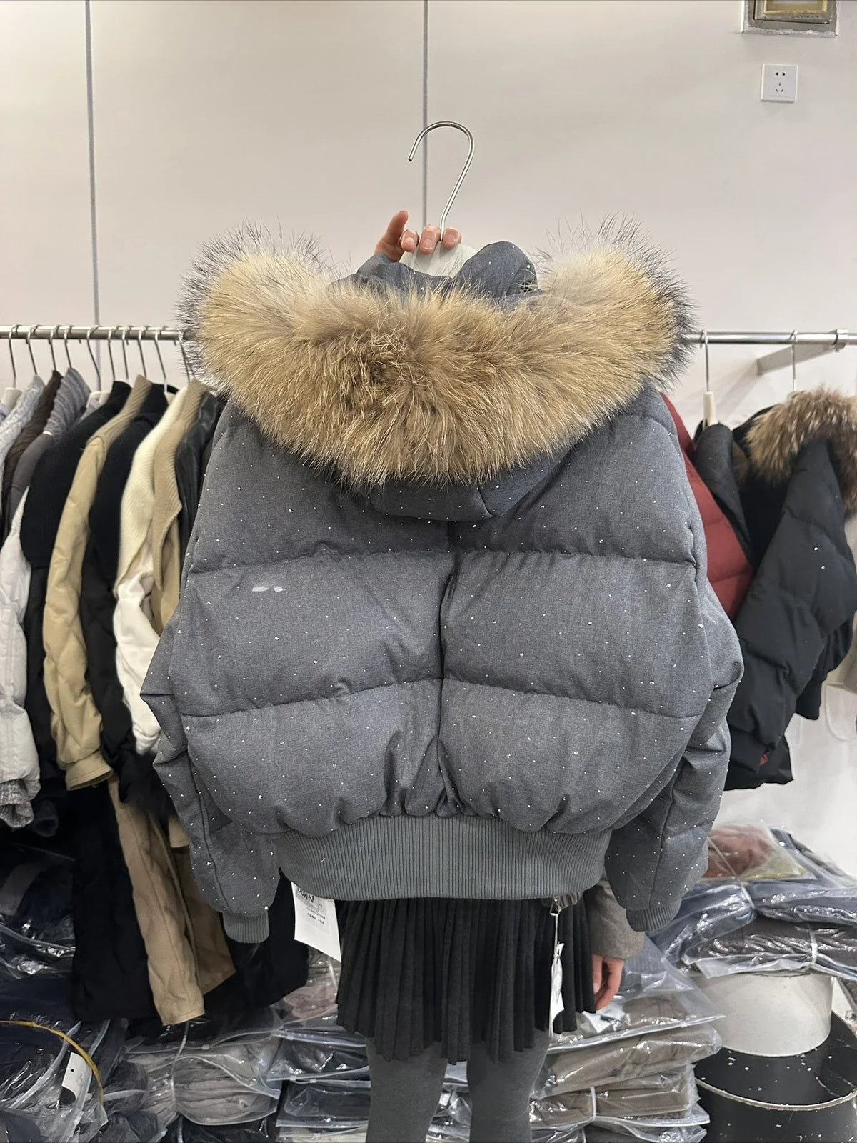 Dam vinterjacka med pälskrage och mjukt material