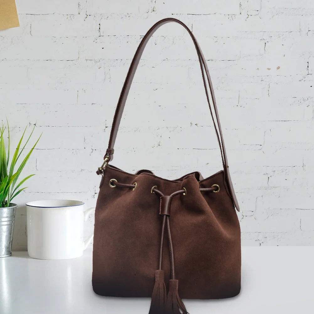 Nicola – Damensuede Bucketväska med Toffs
