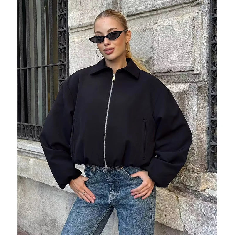 Kort damjacka med krage och dragkedja, oversize-ärmar