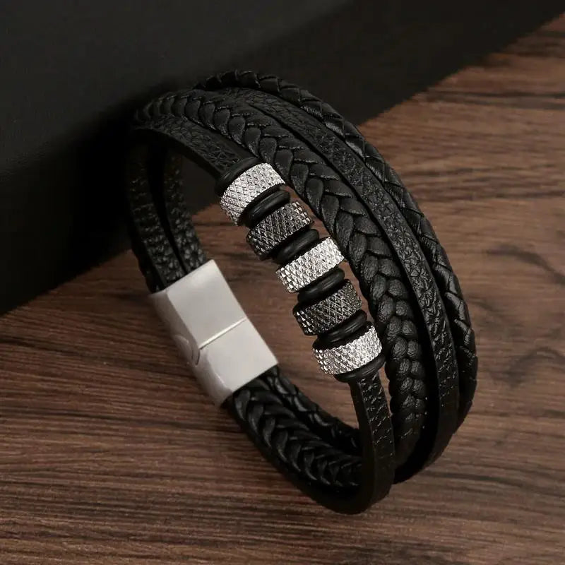 Herrarmband i flätad konstläderstil med graveringsbar detalj – Trendigt accessoar för vardag och fest