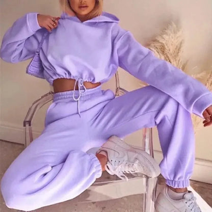 Dam Lounge-set med Kort Hoodie och Joggingbyxor – Trendig Vardagsstil och Mys