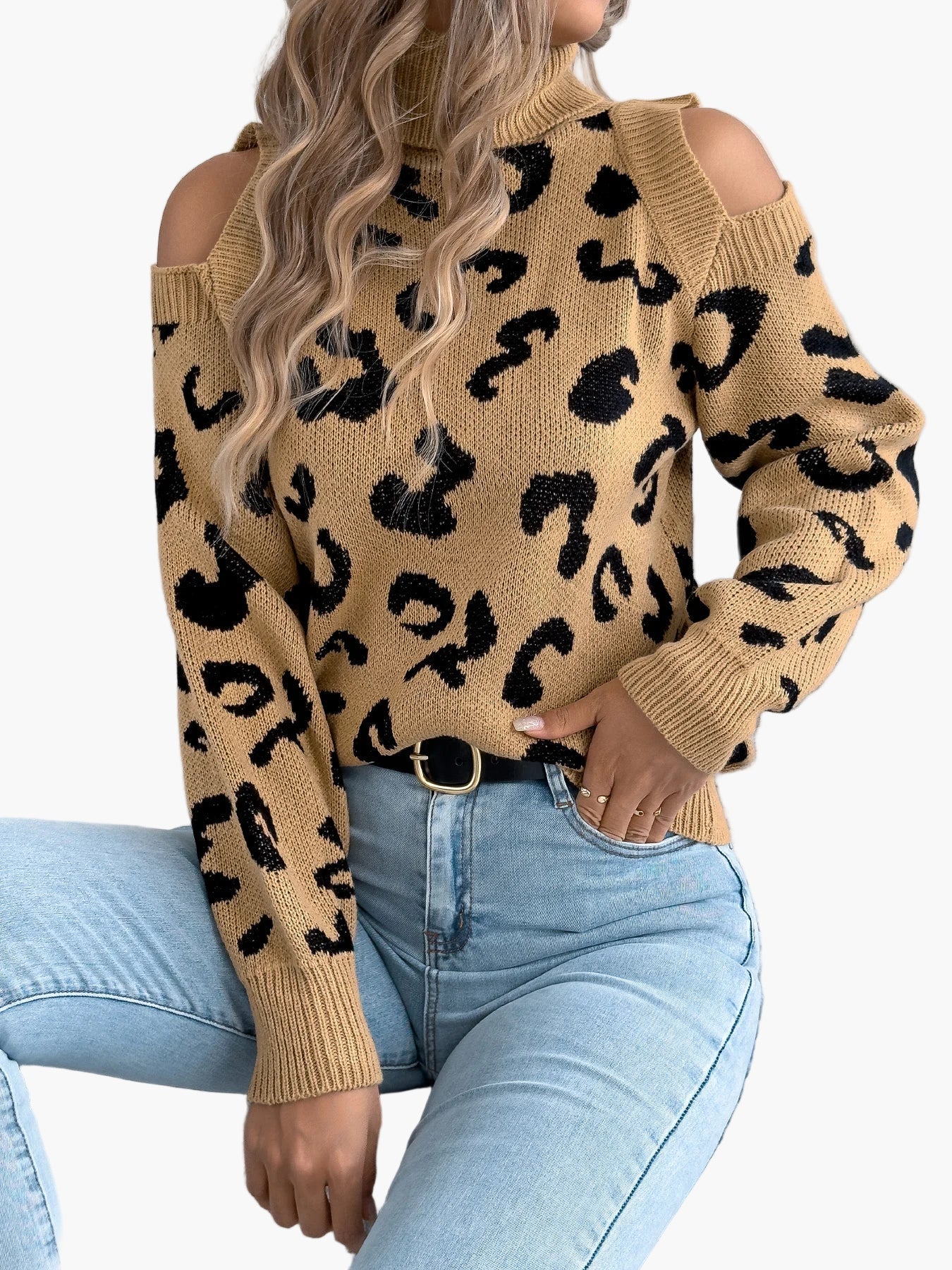 Damtröja med trendigt leopardmönster och kalla axlar – Perfekt för vardag och fest