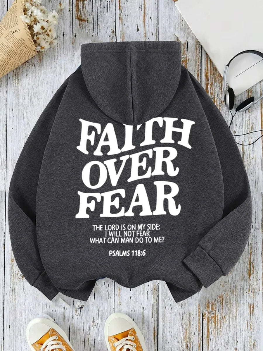 Hoodie med "Faith Over Fear" tryck och text, långärmad huvtröja