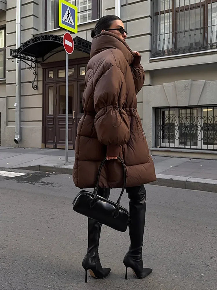 Brun Oversize Vinterjacka med Hög Krage och Dragsko