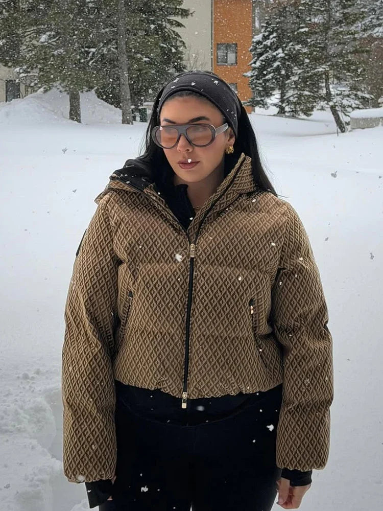 Kvinnors mönstrade dunjacka med huva och matchande leggings med hög krage