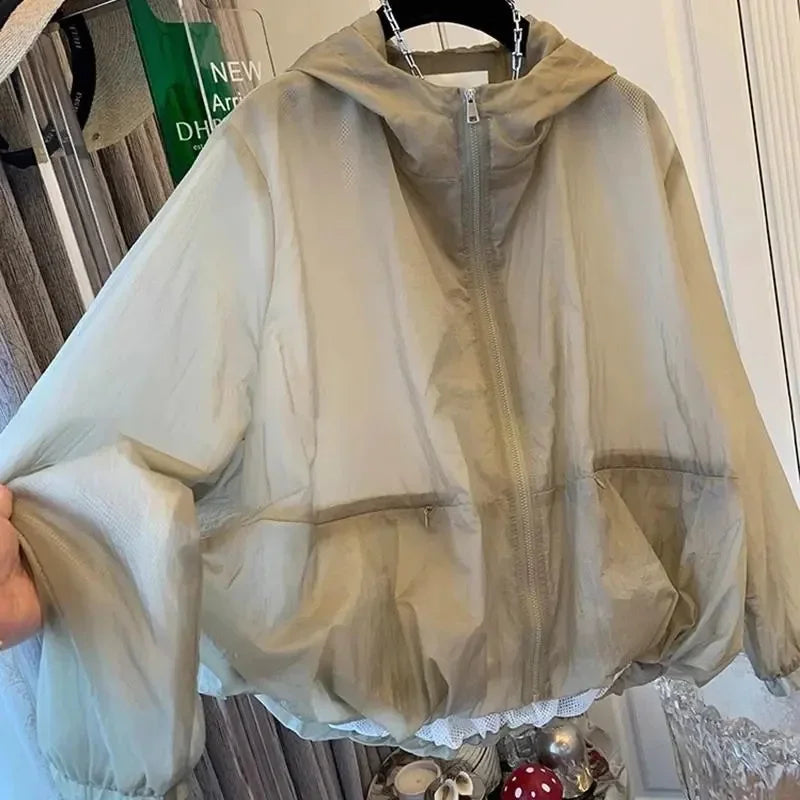 Lättviktig luvjacka i nätmaterial med dragkedja