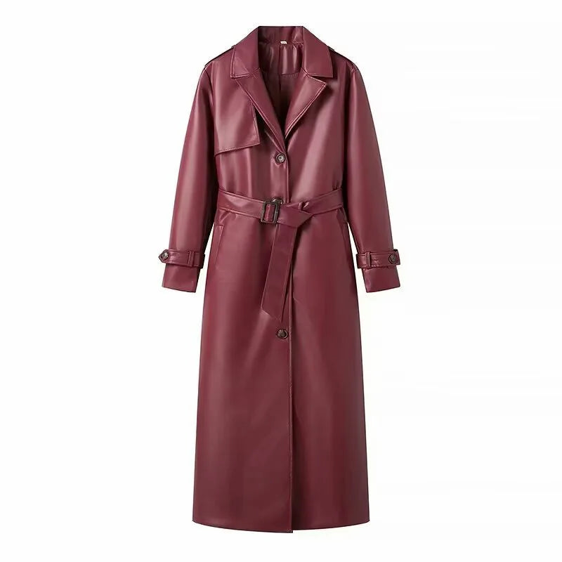 Lång trenchcoat i glansigt material med skärp, dubbla slag