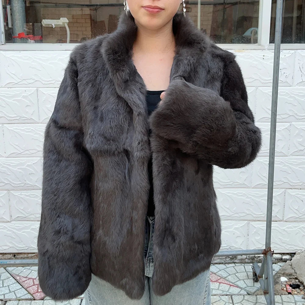 Dam kort fuskpälsjacka med ståkrage i mjukt material