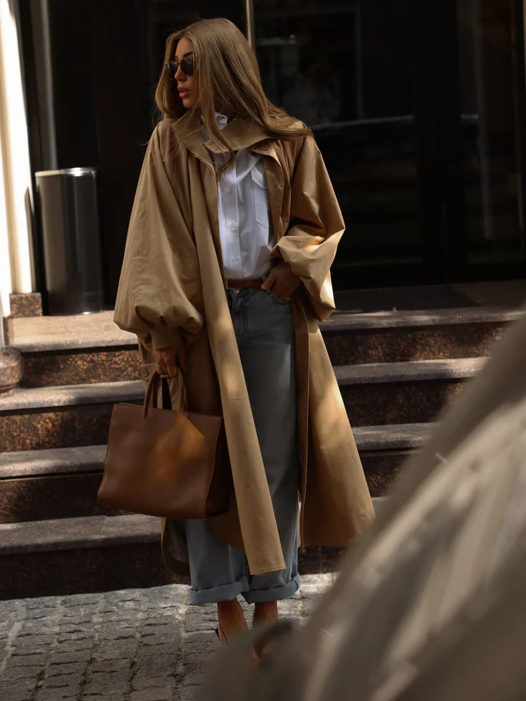 Lång trenchcoat för dam med ståkrage och ballongärm